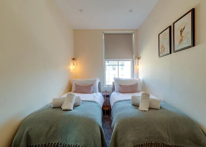 Bright North Bay Cricket Ground Views Appartement Scarborough