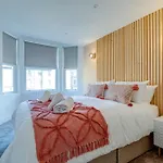 Bright North Bay Cricket Ground Views * 斯卡伯勒