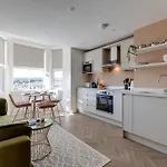 Bright North Bay Cricket Ground Views * 斯卡伯勒