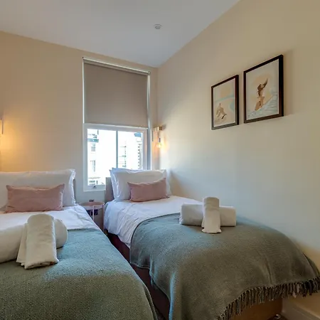 Bright North Bay Cricket Ground Views Apartment