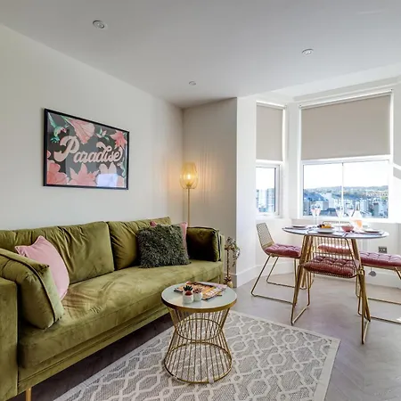 Apartment Bright North Bay Cricket Ground Views