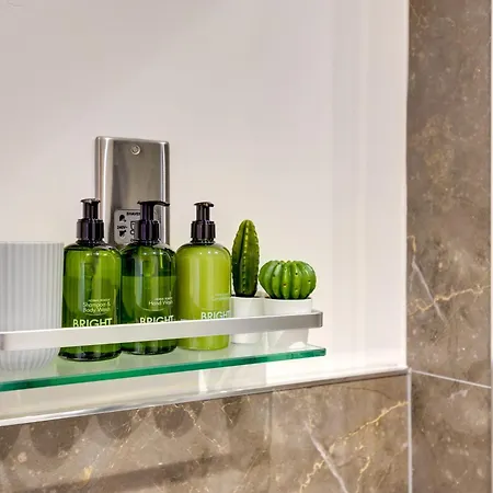 Bright North Bay Cricket Ground Views Apartment Scarborough