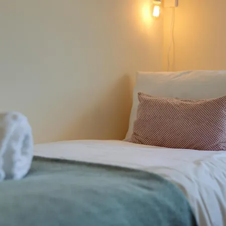 Bright North Bay Cricket Ground Views * סקארבורו