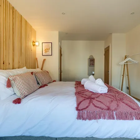 Bright North Bay Cricket Ground Views