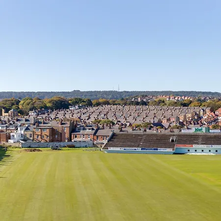 Bright North Bay Cricket Ground Views Apartment