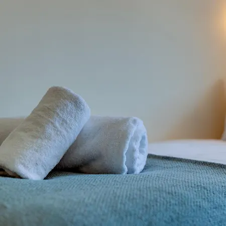 Bright North Bay Cricket Ground Views דירה *