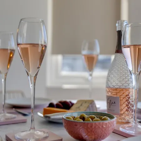 Apartment Bright North Bay Cricket Ground Views Scarborough