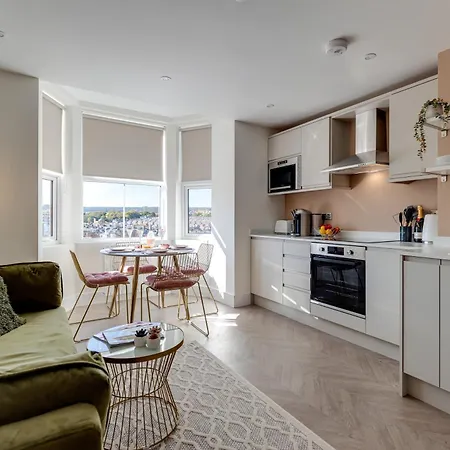 Bright North Bay Cricket Ground Views Apartment