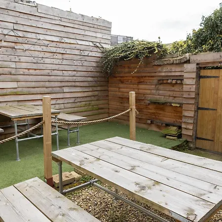 Bright North Bay Cricket Ground Views Lägenhet Scarborough