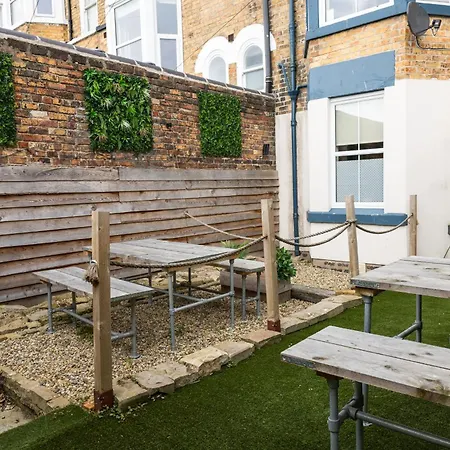 アパート Bright North Bay Cricket Ground Views スカーバラ