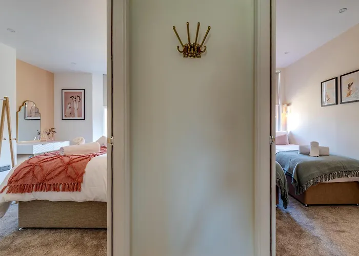 Bright North Bay Cricket Ground Views *