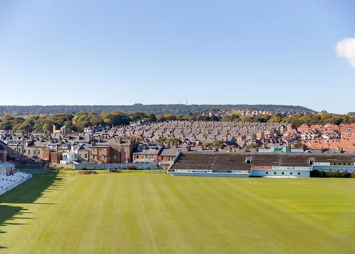 Bright North Bay Cricket Ground Views Lägenhet