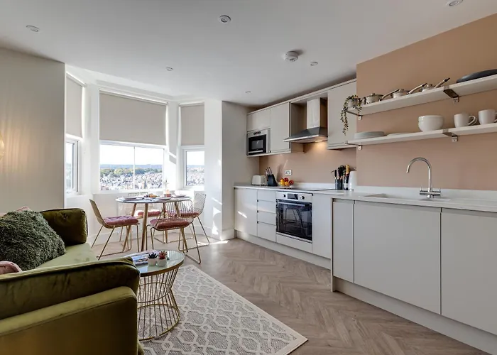 Bright North Bay Cricket Ground Views * Scarborough