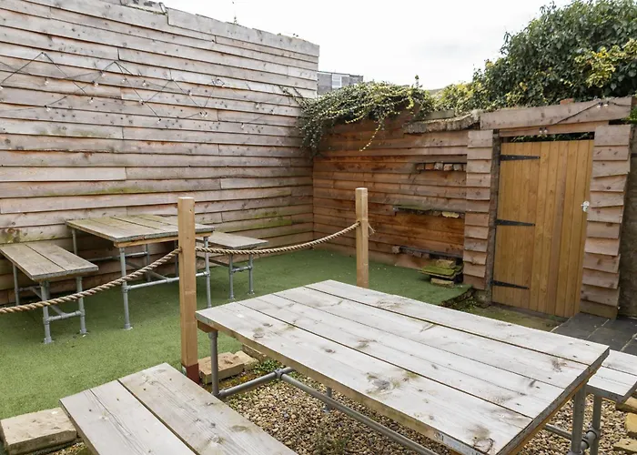 Bright North Bay Cricket Ground Views Lägenhet Scarborough