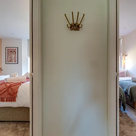 Bright North Bay Cricket Ground Views *