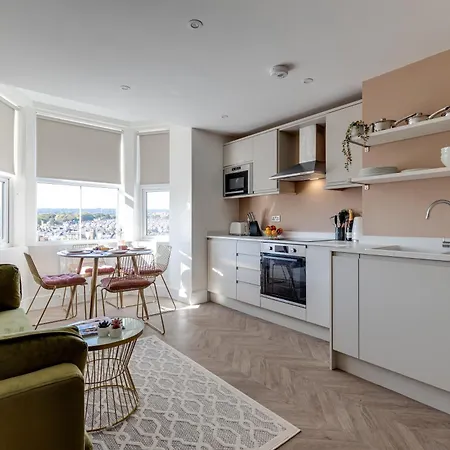 Bright North Bay Cricket Ground Views * Scarborough